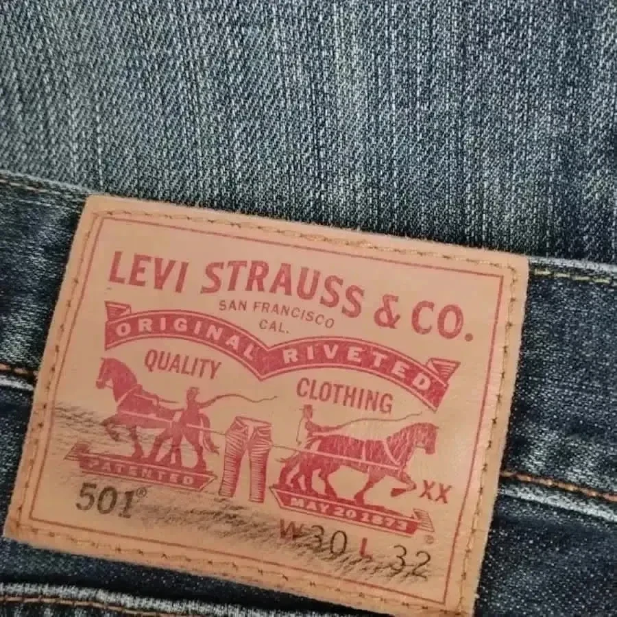LEVIS 501 - corte reto - cintura alta - 100% algodão - azul escuro - muito bom estado – photo 12